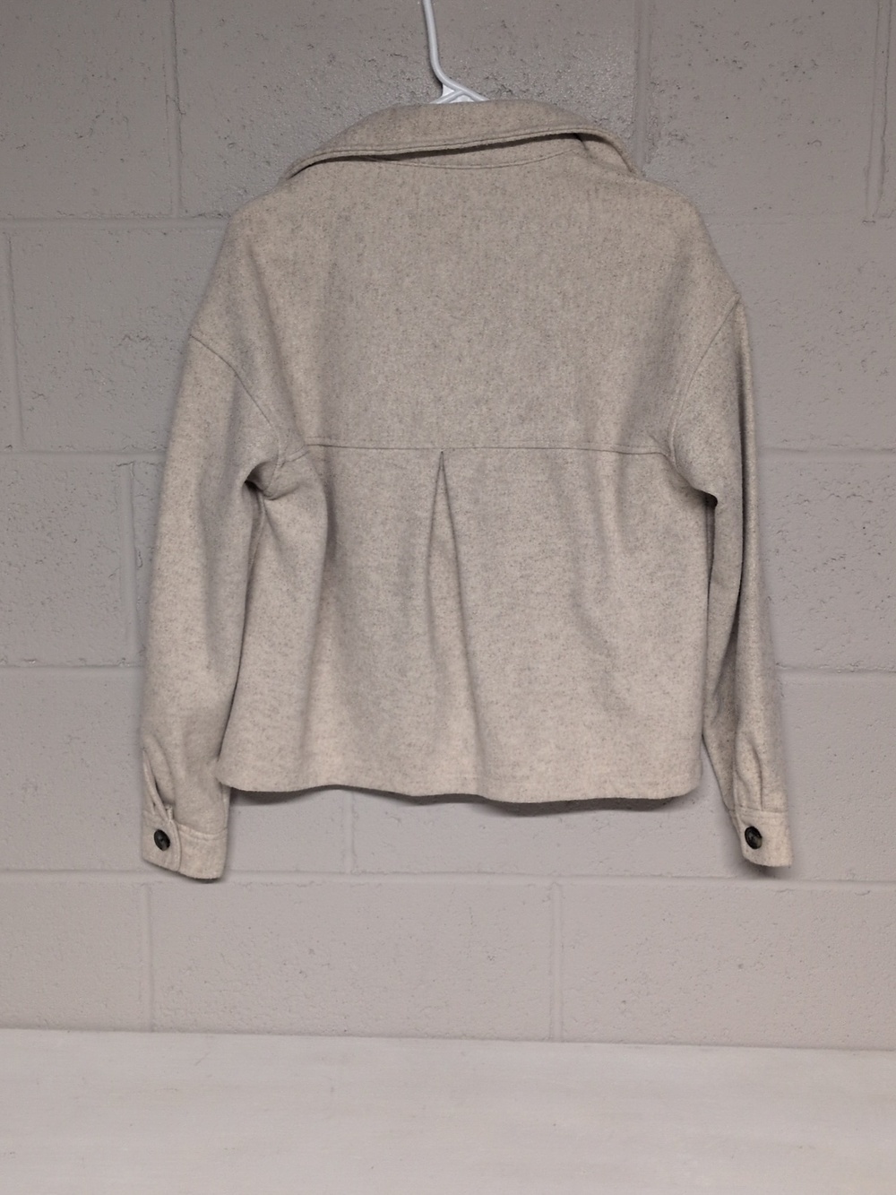 beachlunchlounge Cream Button-Front Cropped Utility Shacket Size XS - Picture 4 of 5